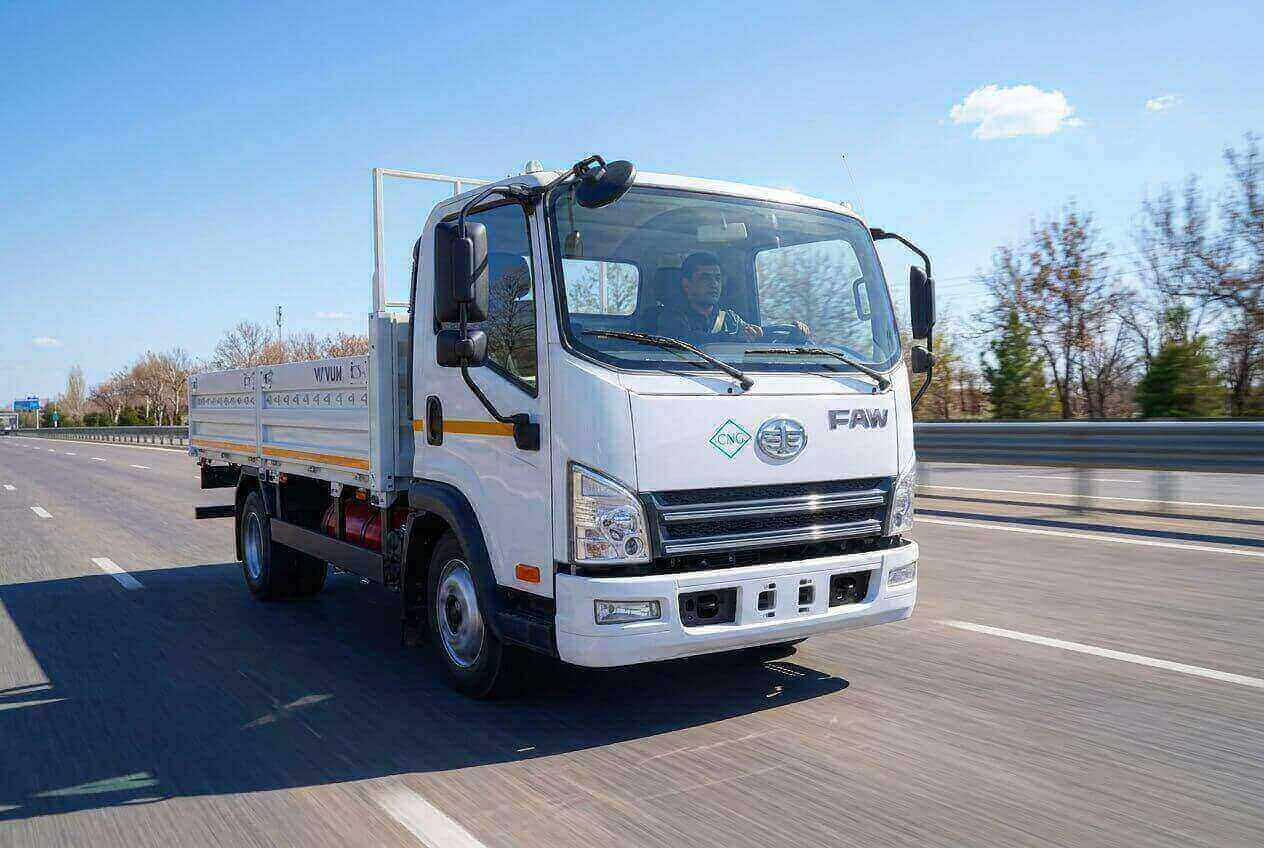 FAW Tiger VH (9,2 m²), VUM1082 bortli yuk furgoni — shahar ichidagi yuk tashish uchun ixcham tijorat transporti