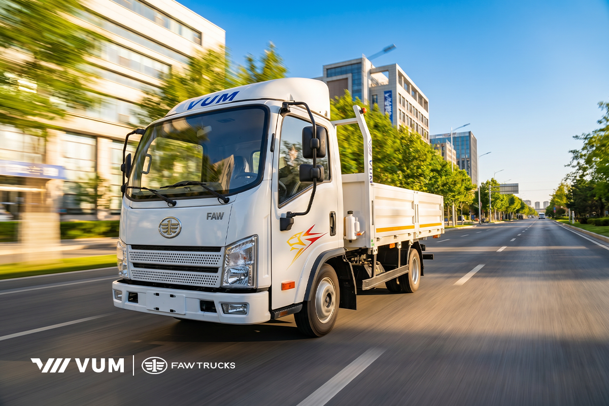 FAW Tiger VR (7,6 m²), VUM1040 bortli avtofurgoni — shahar logistika va qurilish materiallarini yetkazib berish uchun ixcham yechim